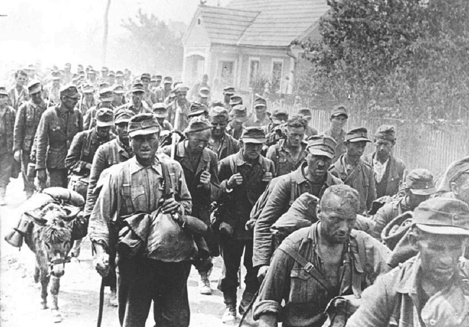 Kolona nemačkih vojnika 97. armijskog korpusa zarobljenih kod Ilirske Bistrice, 7. maja 1945. godine.